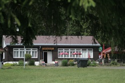Building with the restaurant and reception in the Jinolice camp
